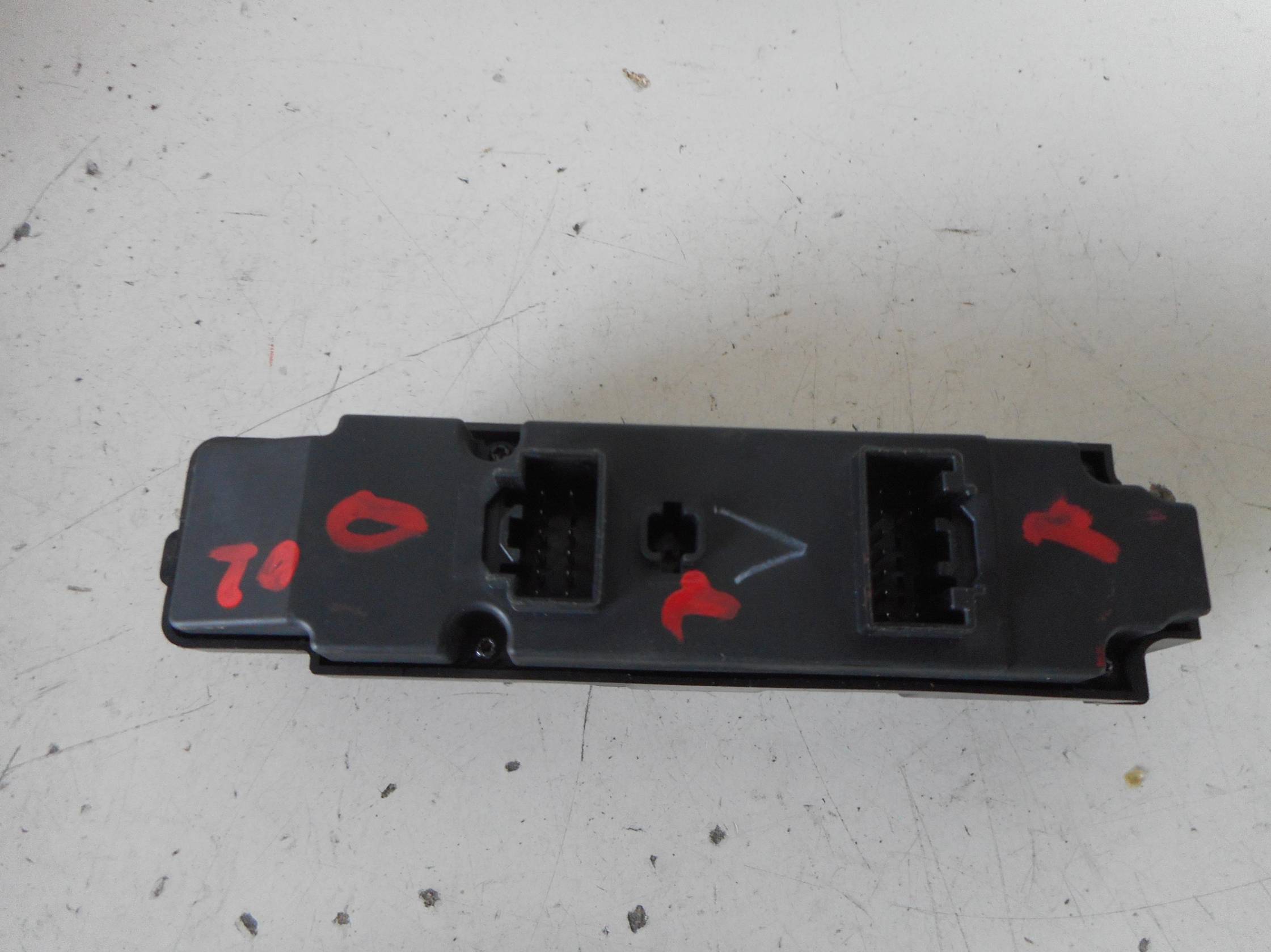 Interruttore alzacristalli porta ant.